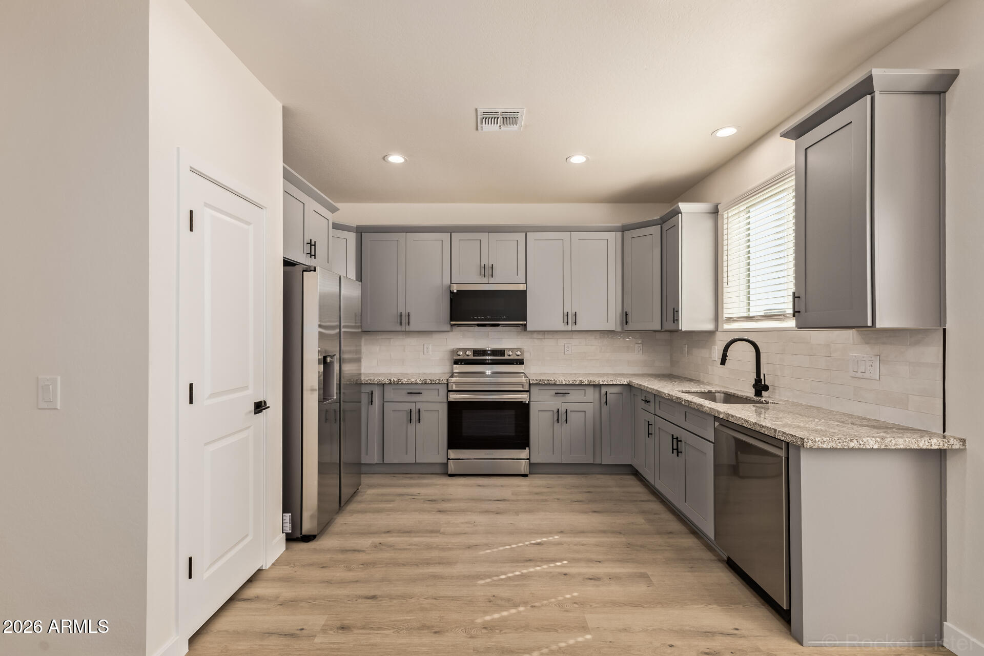125 West Latona Road Phoenix, AZ 85041 - Photo 8 of 32 Kitchen