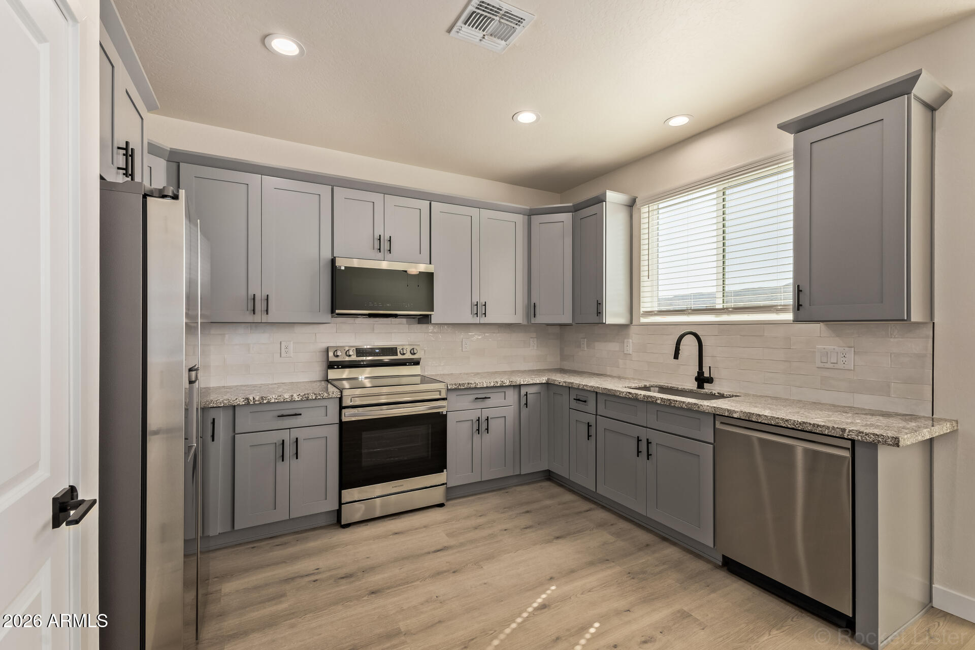 125 West Latona Road Phoenix, AZ 85041 - Photo 9 of 32 Kitchen