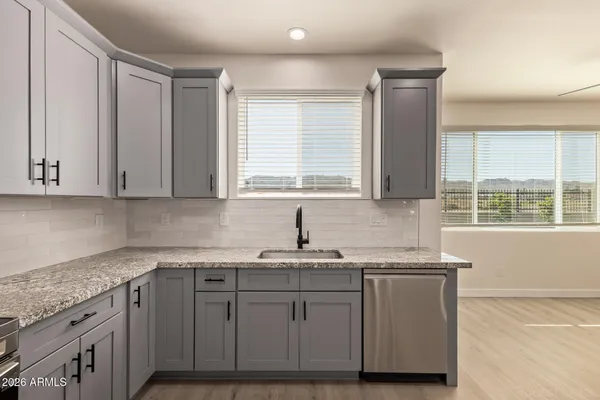 $2,800 | 125 West Latona Road, Phoenix, AZ 85041