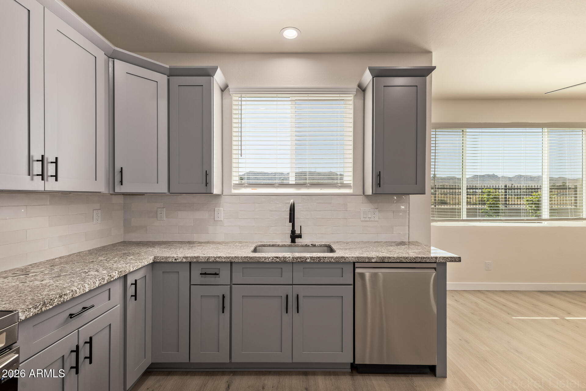 125 West Latona Road Phoenix, AZ 85041 - Photo 10 of 32 Kitchen