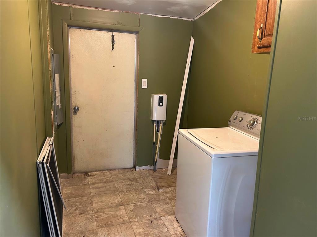 9867 Jerome Drive New Port Richey, FL 34654 - Photo 26 of 30 a utility room with dryer and washer