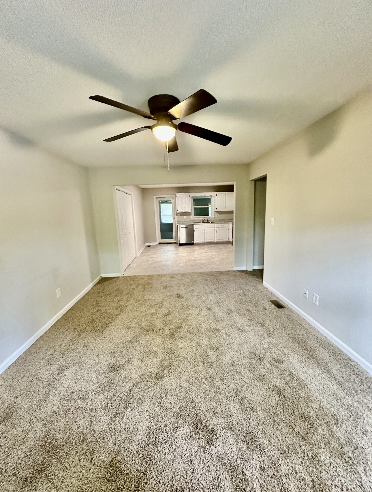 1445 Old Lascassas Road Murfreesboro, TN 37130 - Photo 6 of 18 a view of empty room with ceiling fan