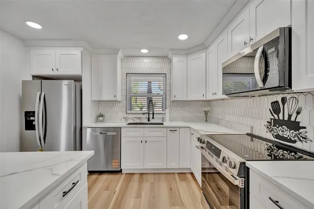 $2,400 | 6209 Flamingo Drive, Apollo Beach, FL 33572