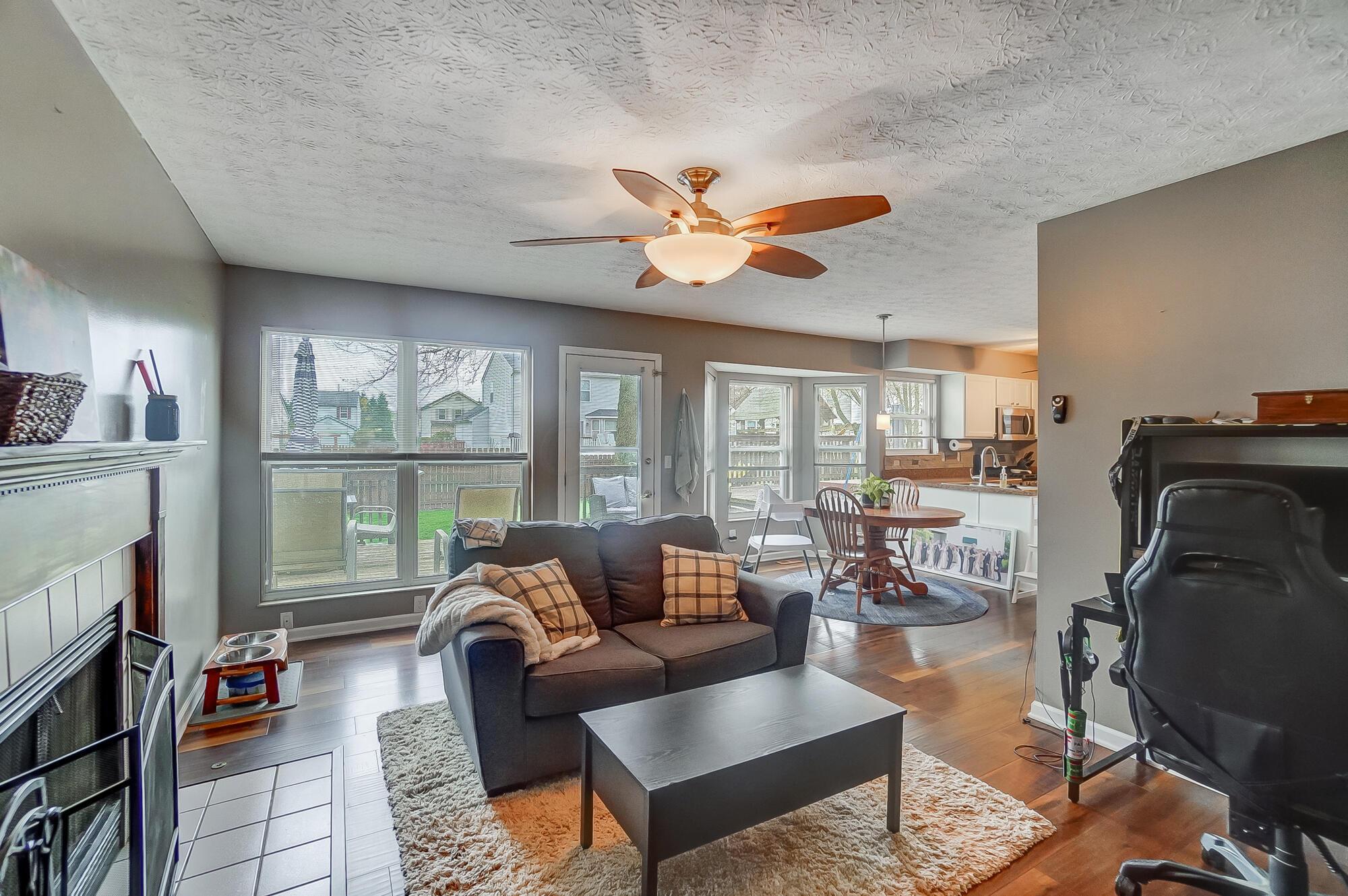 776 Prairie Road Galloway, OH 43119 - Photo 16 of 55 Living Room