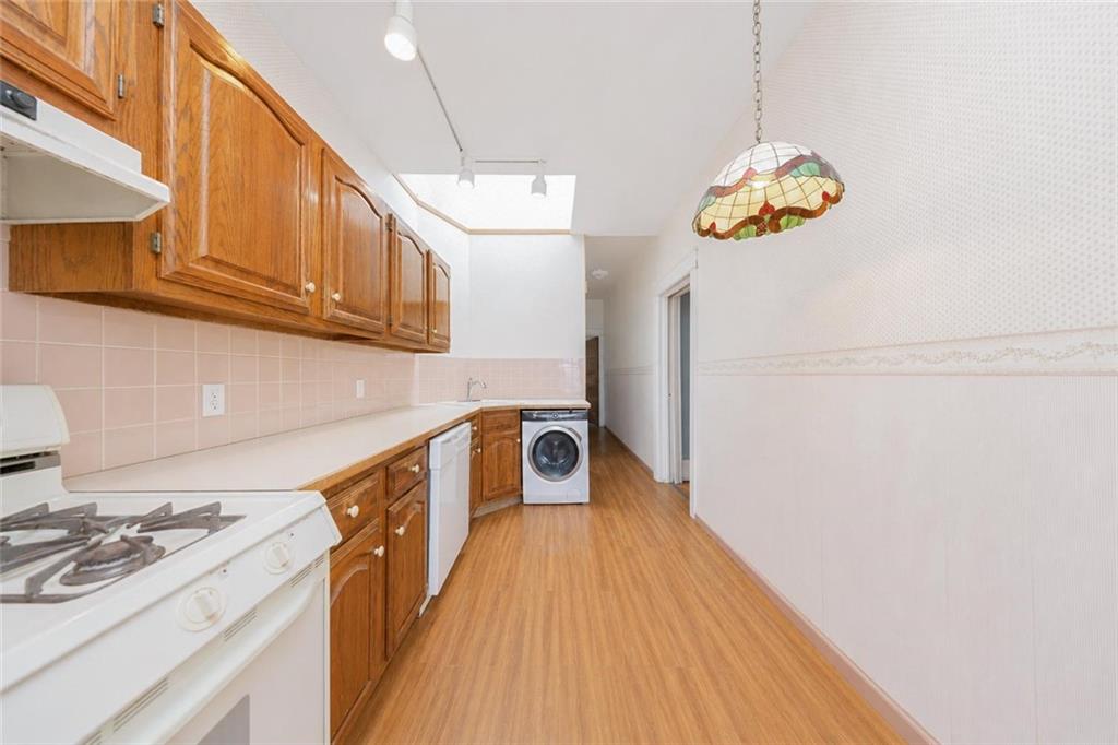 571 Bay Ridge Parkway Brooklyn, NY 11209 - Photo 13 of 31