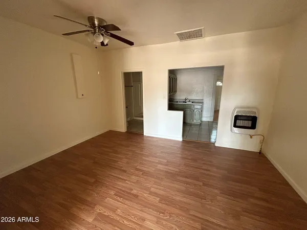 $600 | 1052 E Avenue, Douglas, AZ 85607