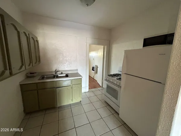 $600 | 1052 E Avenue, Douglas, AZ 85607