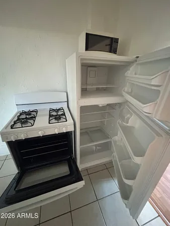 $600 | 1052 E Avenue, Douglas, AZ 85607