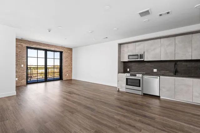 $3,100 | 4315 South Congress Avenue, Unit 527, Austin, TX 78745