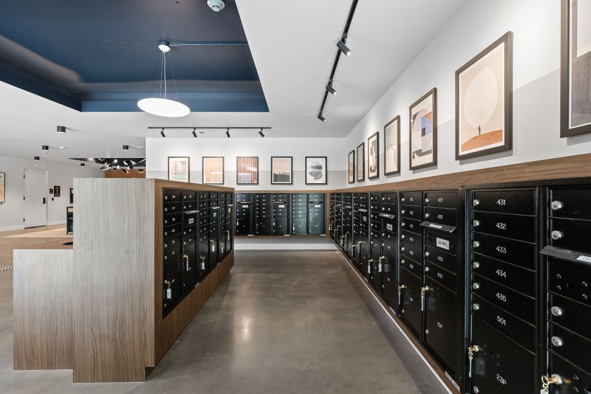 4315 South Congress Avenue, Unit 527 Austin, TX 78745 - Photo 27 of 37 a hallway with windows