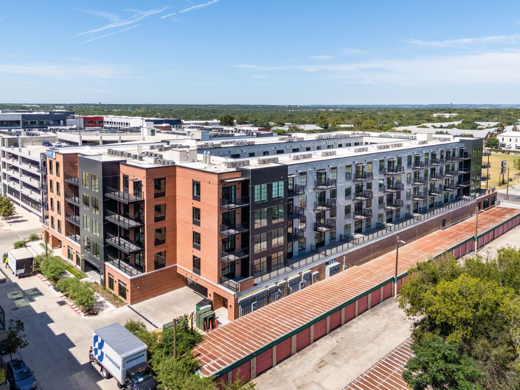 4315 South Congress Avenue, Unit 527 Austin, TX 78745 - Photo 35 of 37 a view of building from balcony