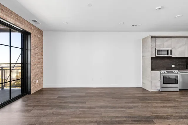 $3,100 | 4315 South Congress Avenue, Unit 527, Austin, TX 78745