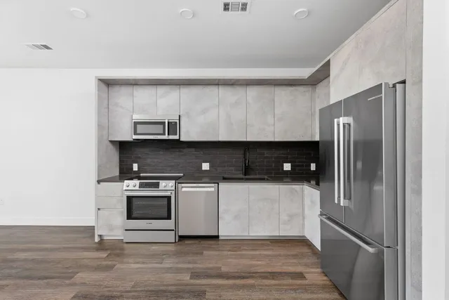 $3,100 | 4315 South Congress Avenue, Unit 527, Austin, TX 78745