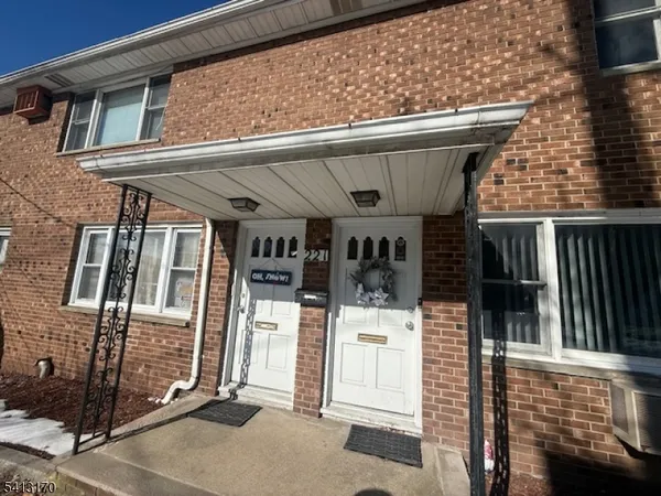 $1,700 | 221 Orient Way, Lyndhurst, NJ 07071
