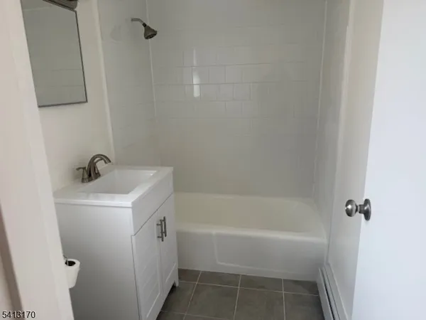 $1,700 | 221 Orient Way, Lyndhurst, NJ 07071