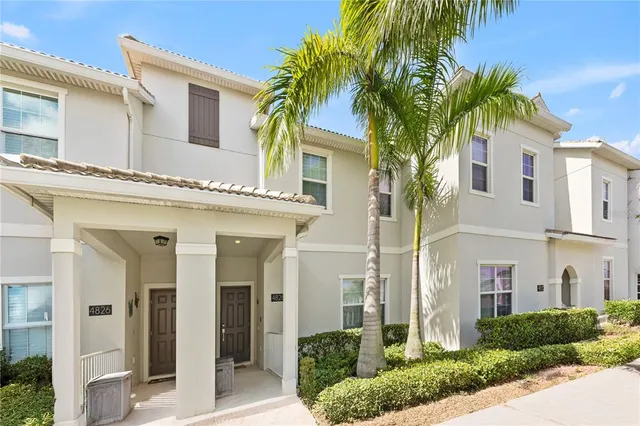 a very nice looking room with a mirror