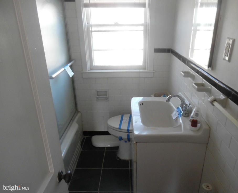 193 West Meadow Road Baltimore, MD 21225 - Photo 7 of 10 Bath