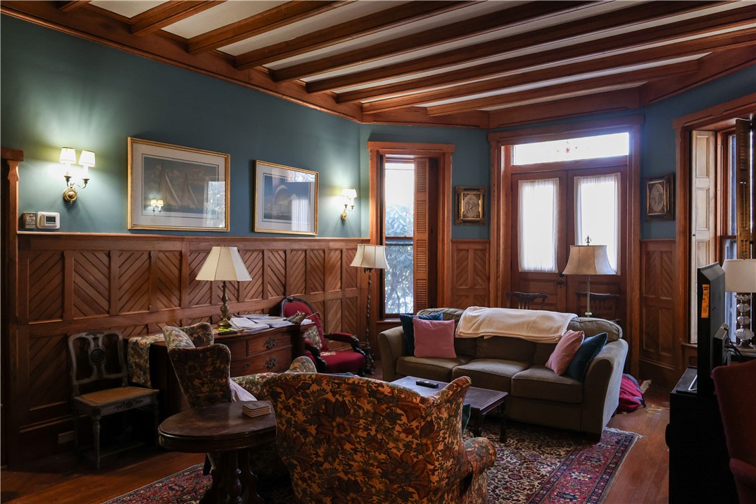 6 Howe Avenue, Unit 3 Newport, RI 02840 - Photo 2 of 29