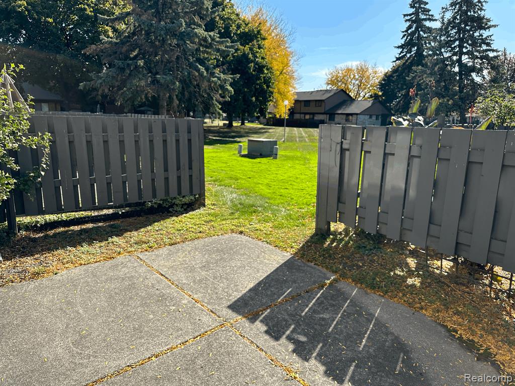 24726 Chalk Farm Road West Warren, MI 48091 - Photo 11 of 49