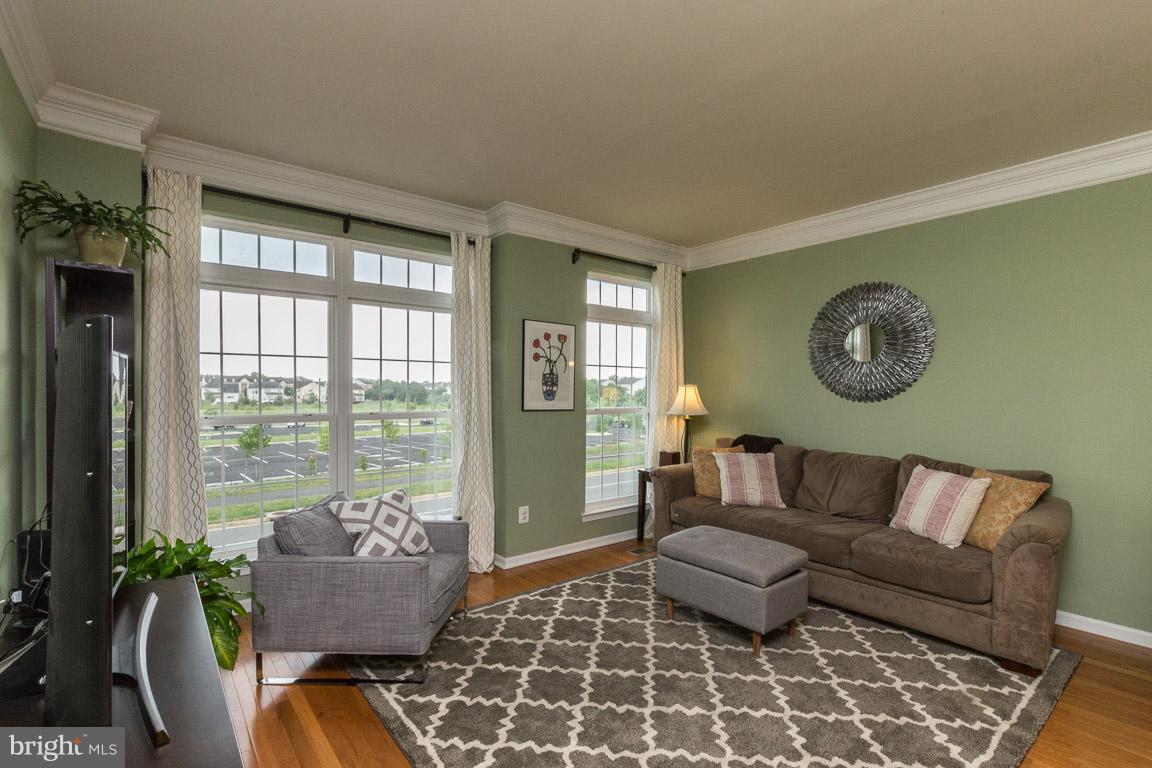 25009 Riding Center Drive Chantilly, VA 20152 - Photo 3 of 27 Living Room