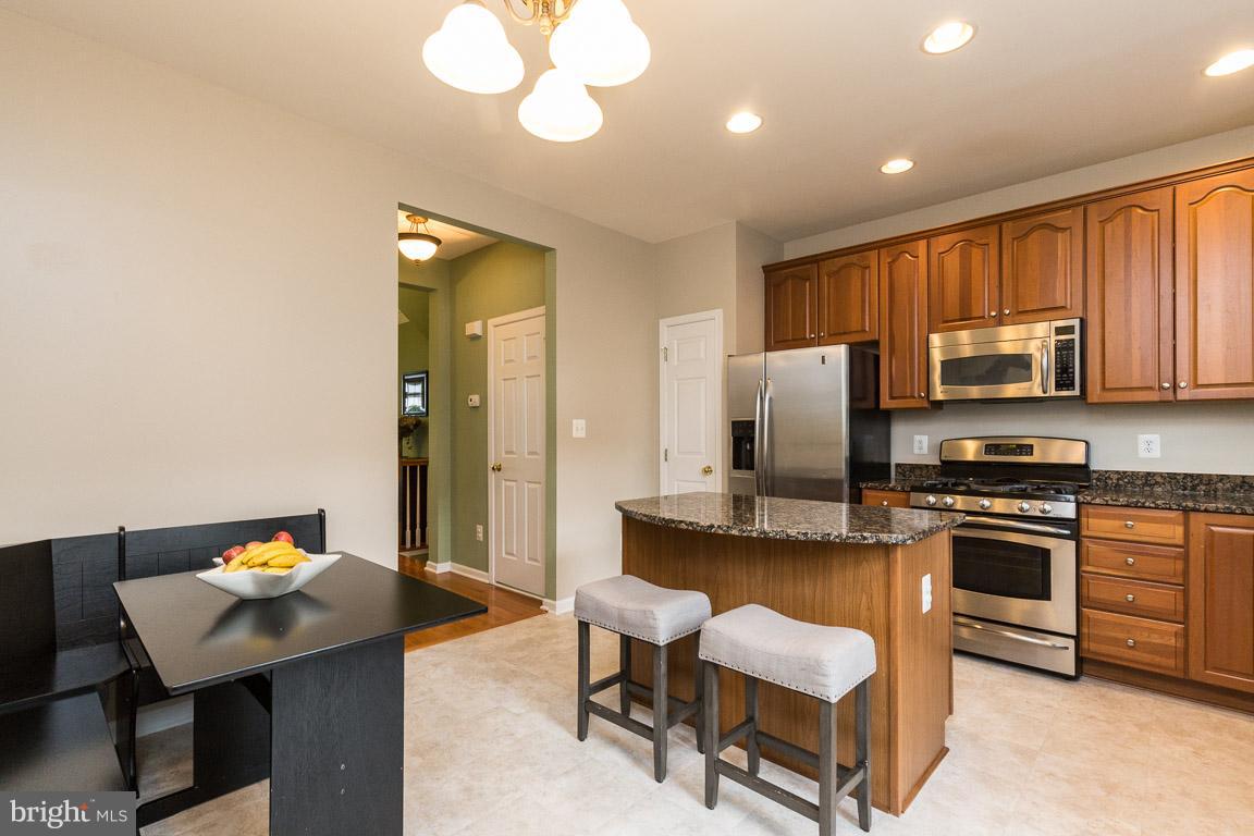 25009 Riding Center Drive Chantilly, VA 20152 - Photo 7 of 27 Kitchen