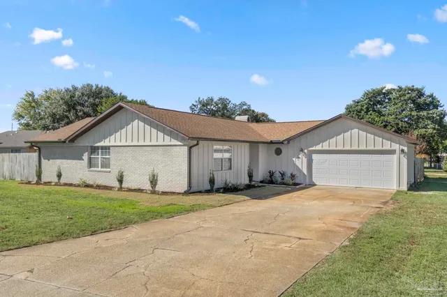 $390,000 | 1435 El Rito Drive, Gulf Breeze, FL 32563