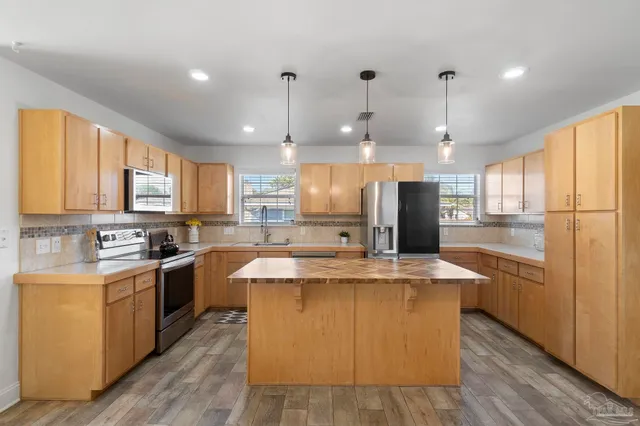 $390,000 | 1435 El Rito Drive, Gulf Breeze, FL 32563