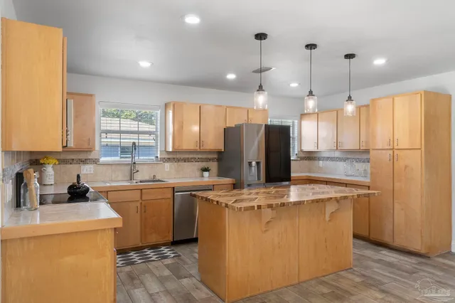 $390,000 | 1435 El Rito Drive, Gulf Breeze, FL 32563