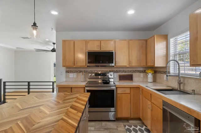 $390,000 | 1435 El Rito Drive, Gulf Breeze, FL 32563