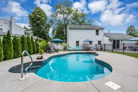 $575,000 | 1466 Arapaho Court, Toms River, NJ 08755