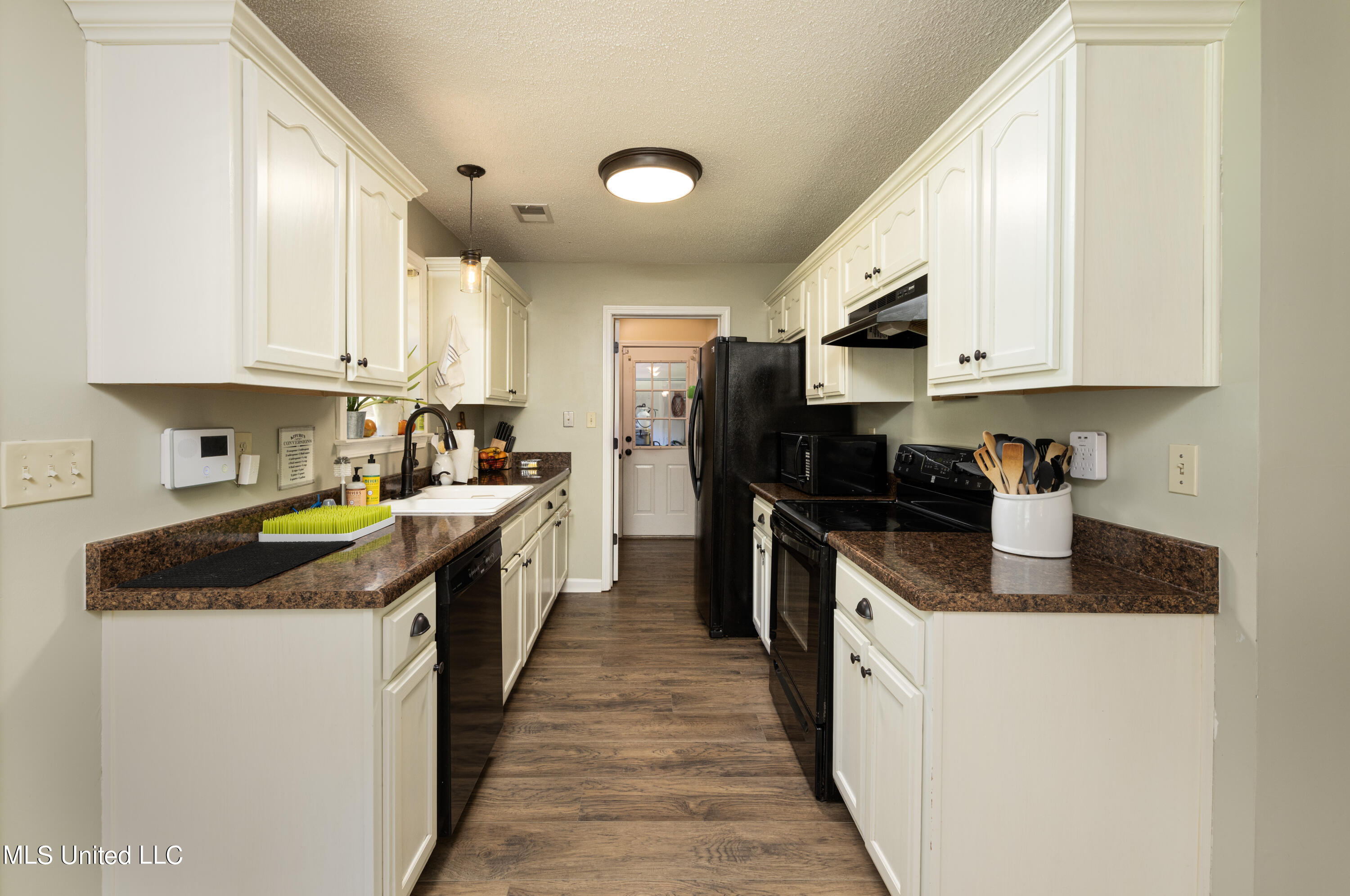 1901 Jaybird Road Hernando, MS 38632 - Photo 13 of 33 Kitchen