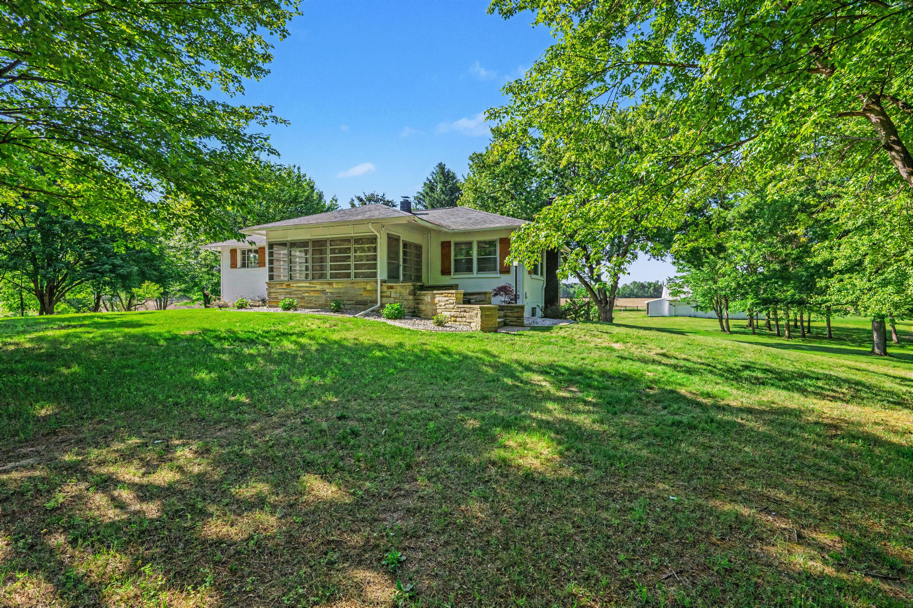 16077 Highway 216 Three Rivers, MI 49093 - Photo 4 of 25 018_file_7598