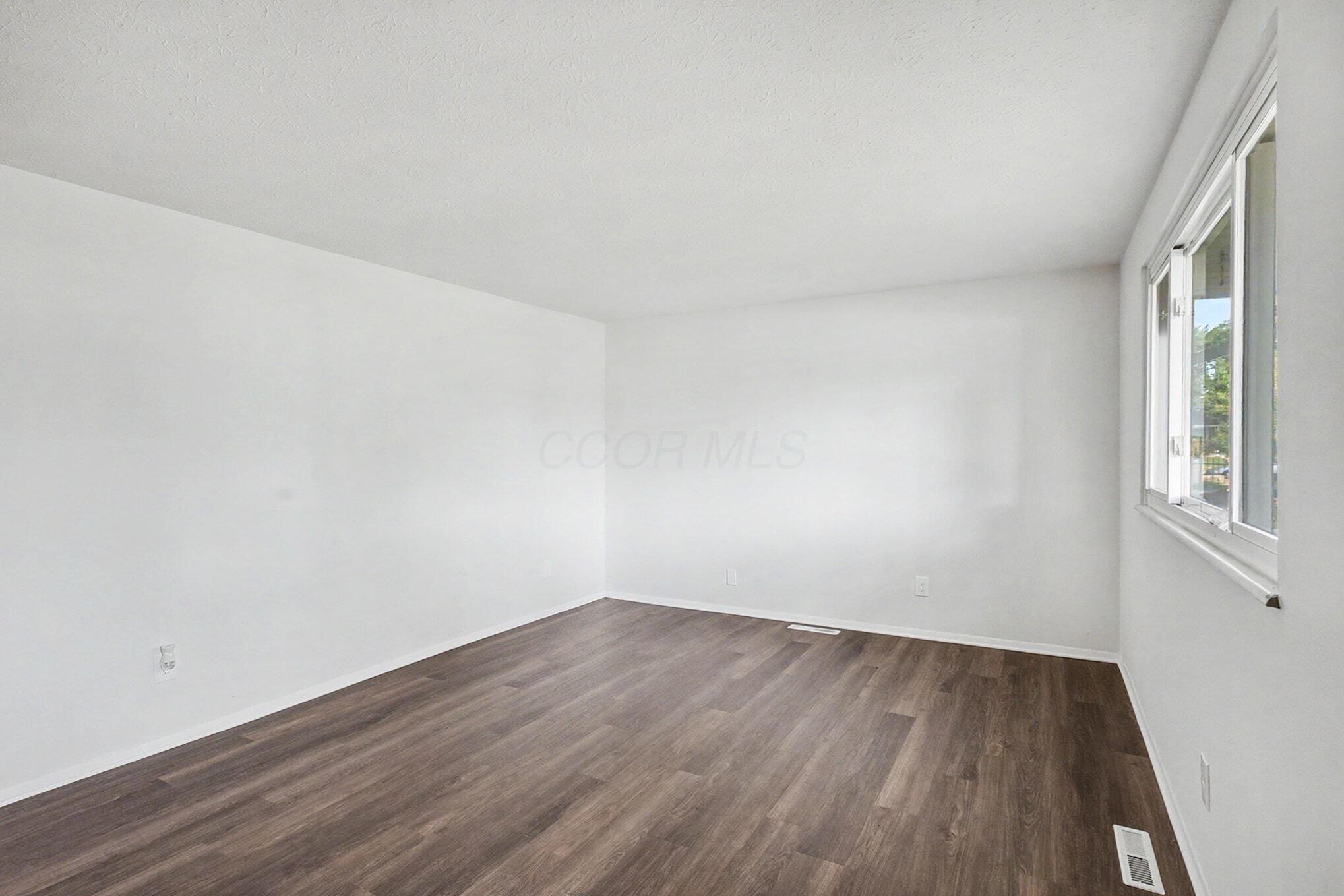 3859 Briggs Road Columbus, OH 43228 - Photo 4 of 17 photo_04