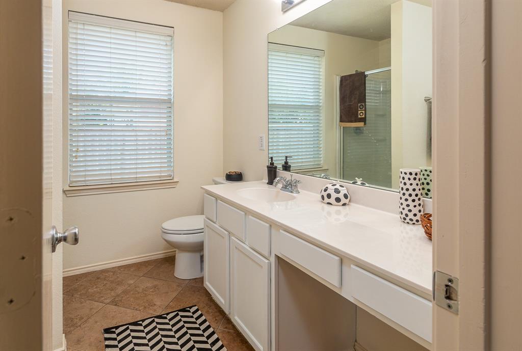 107 Hazelnut Trail Forney, TX 75126 - Photo 26 of 37 Primary en-suite bath.