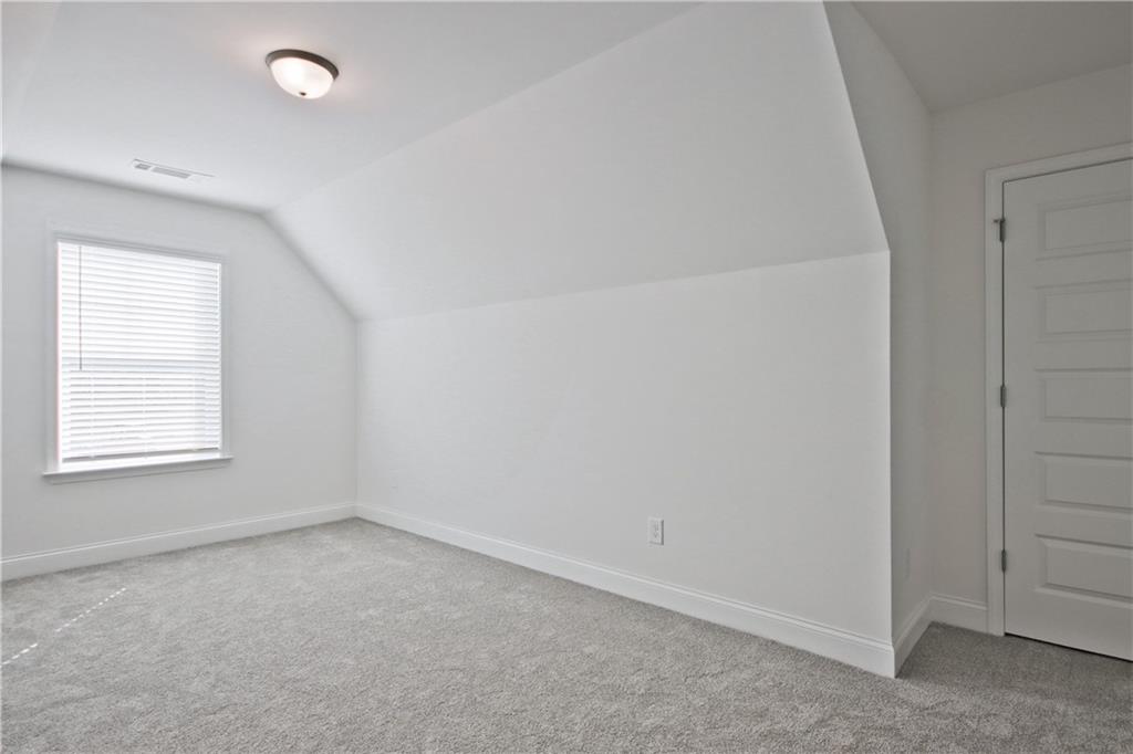 5985 Spring Way Lithonia, GA 30058 - Photo 33 of 34 an empty room with a window
