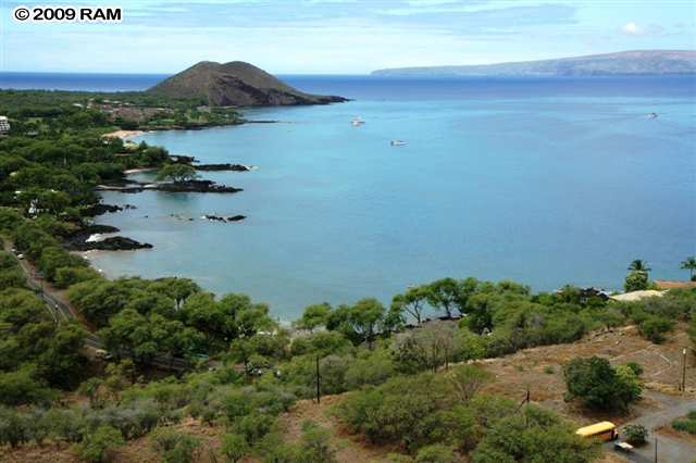 5077 Makena Road, Unit PAPA'ANUI LOT 7 Kihei, HI 96753 - Photo 22 of 22 a view of a lake with green field