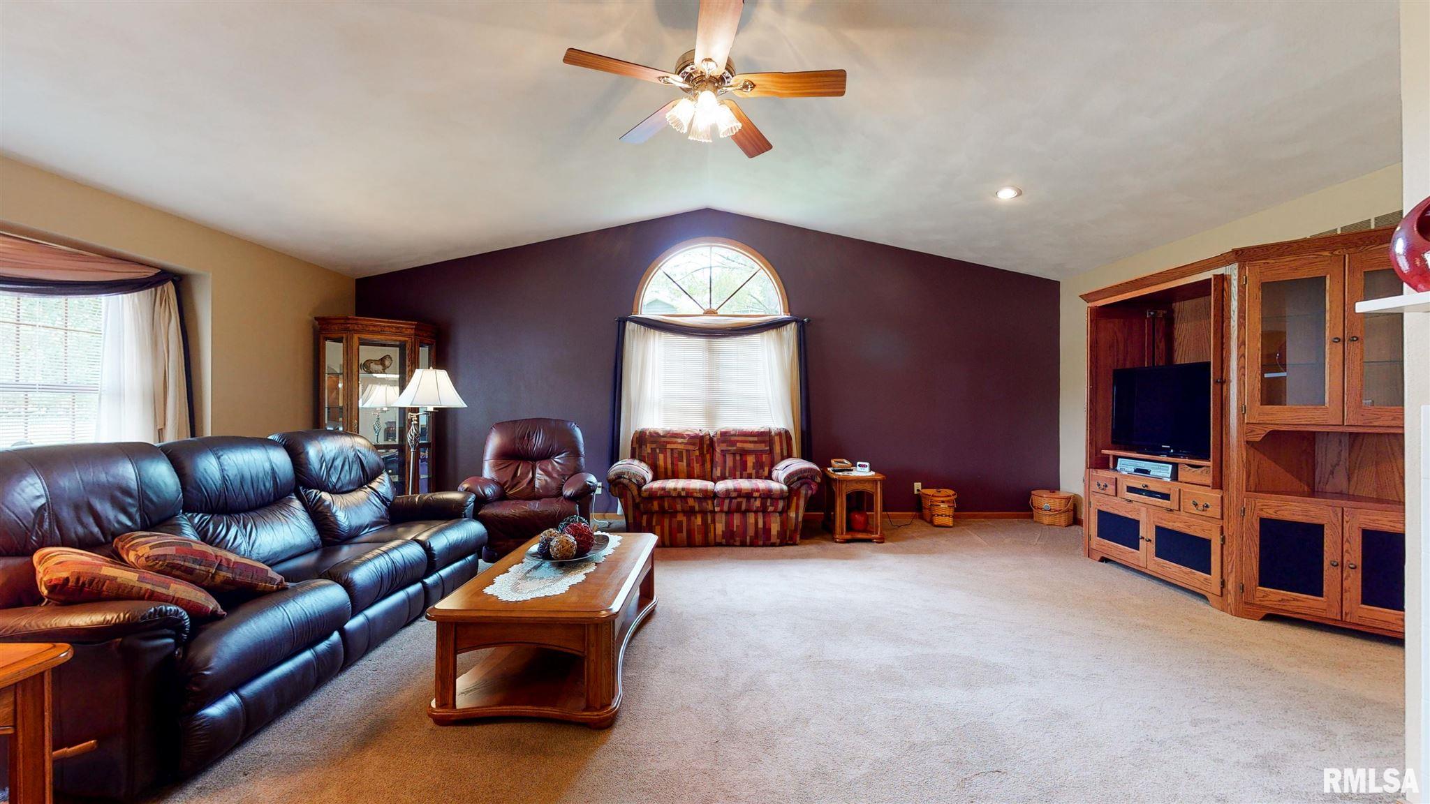 1010 Westgate Road Washington, IL 61571 - Photo 10 of 33 Gallery Image 10