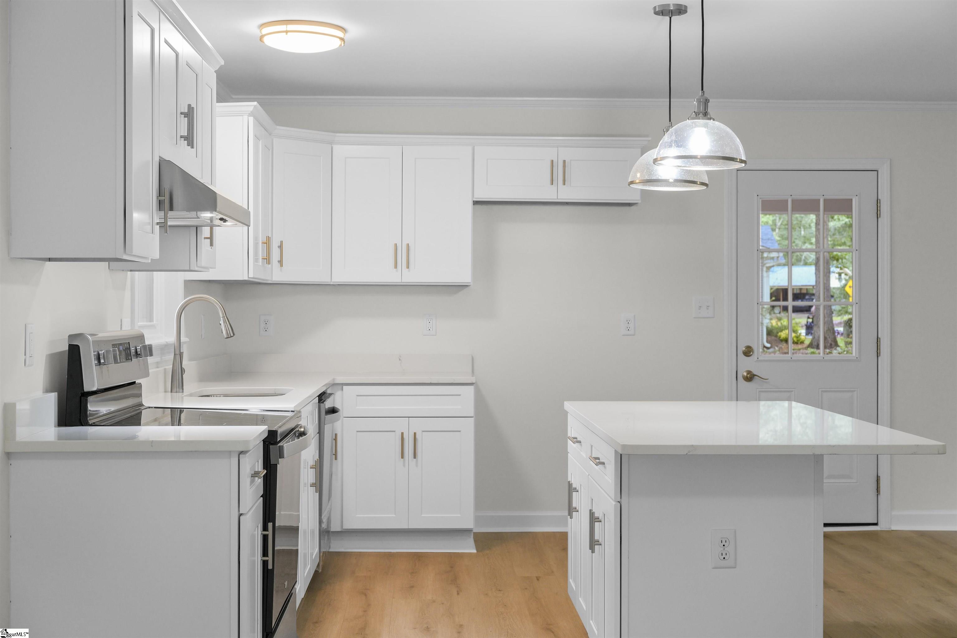 545 Rockmont Road Greenville, SC 29615 - Photo 4 of 24 Gallery Image 4