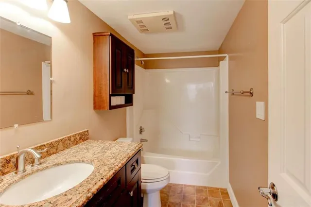 $320,000 | 3481 Lakeside Drive Northeast, Unit 902, Atlanta, GA 30326