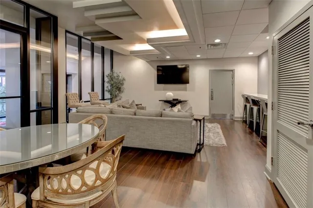 $320,000 | 3481 Lakeside Drive Northeast, Unit 902, Atlanta, GA 30326