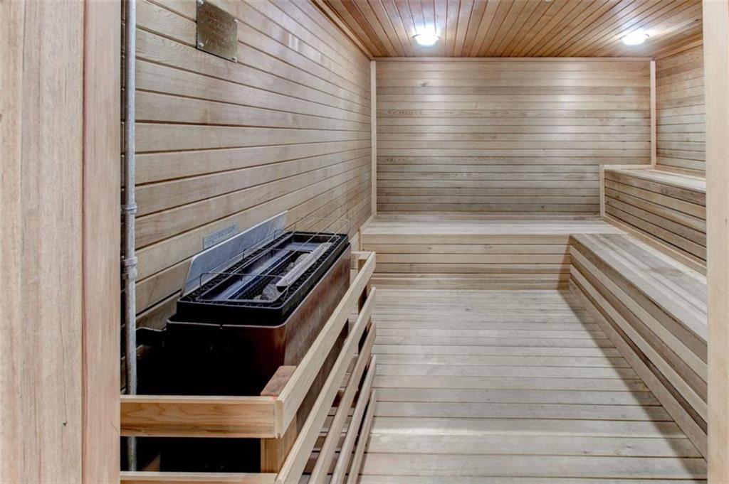 3481 Lakeside Drive Northeast, Unit 902 Atlanta, GA 30326 - Photo 35 of 43 a bathroom with a bathtub