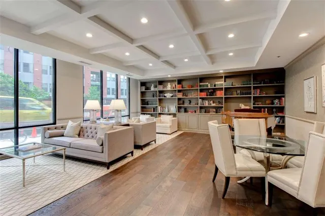 $320,000 | 3481 Lakeside Drive Northeast, Unit 902, Atlanta, GA 30326