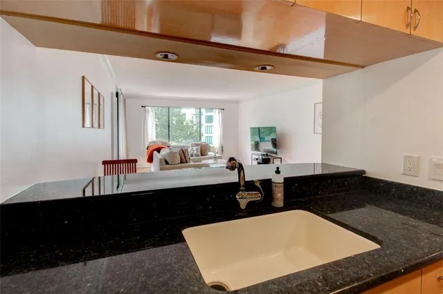 $320,000 | 3481 Lakeside Drive Northeast, Unit 902, Atlanta, GA 30326