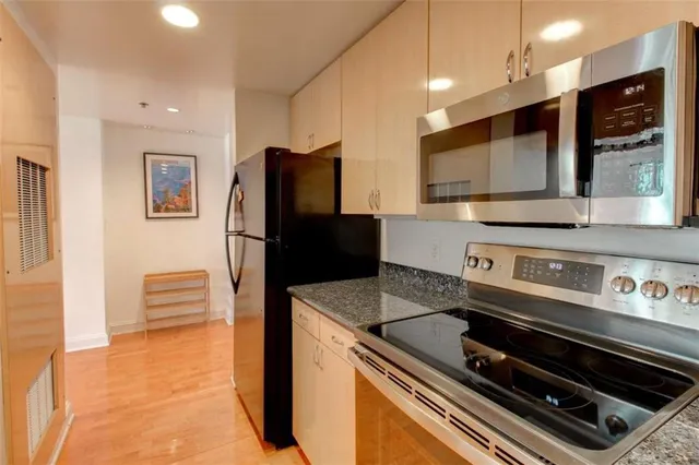 $320,000 | 3481 Lakeside Drive Northeast, Unit 902, Atlanta, GA 30326