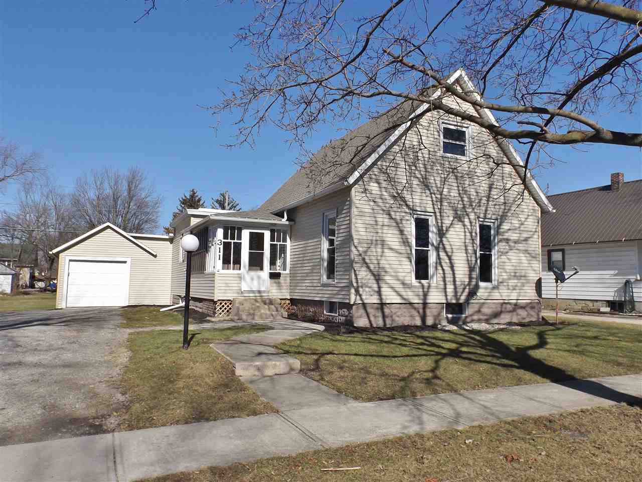 311 East Oak Street Butler, IN 46721 - Photo 1 of 25