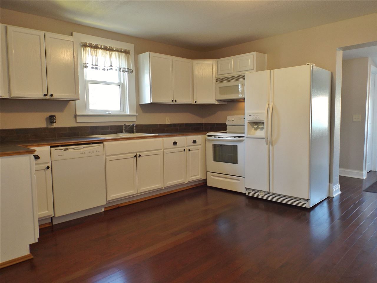 311 East Oak Street Butler, IN 46721 - Photo 2 of 25