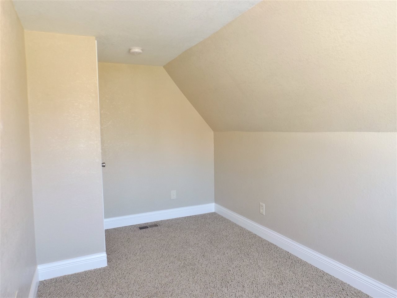 311 East Oak Street Butler, IN 46721 - Photo 24 of 25
