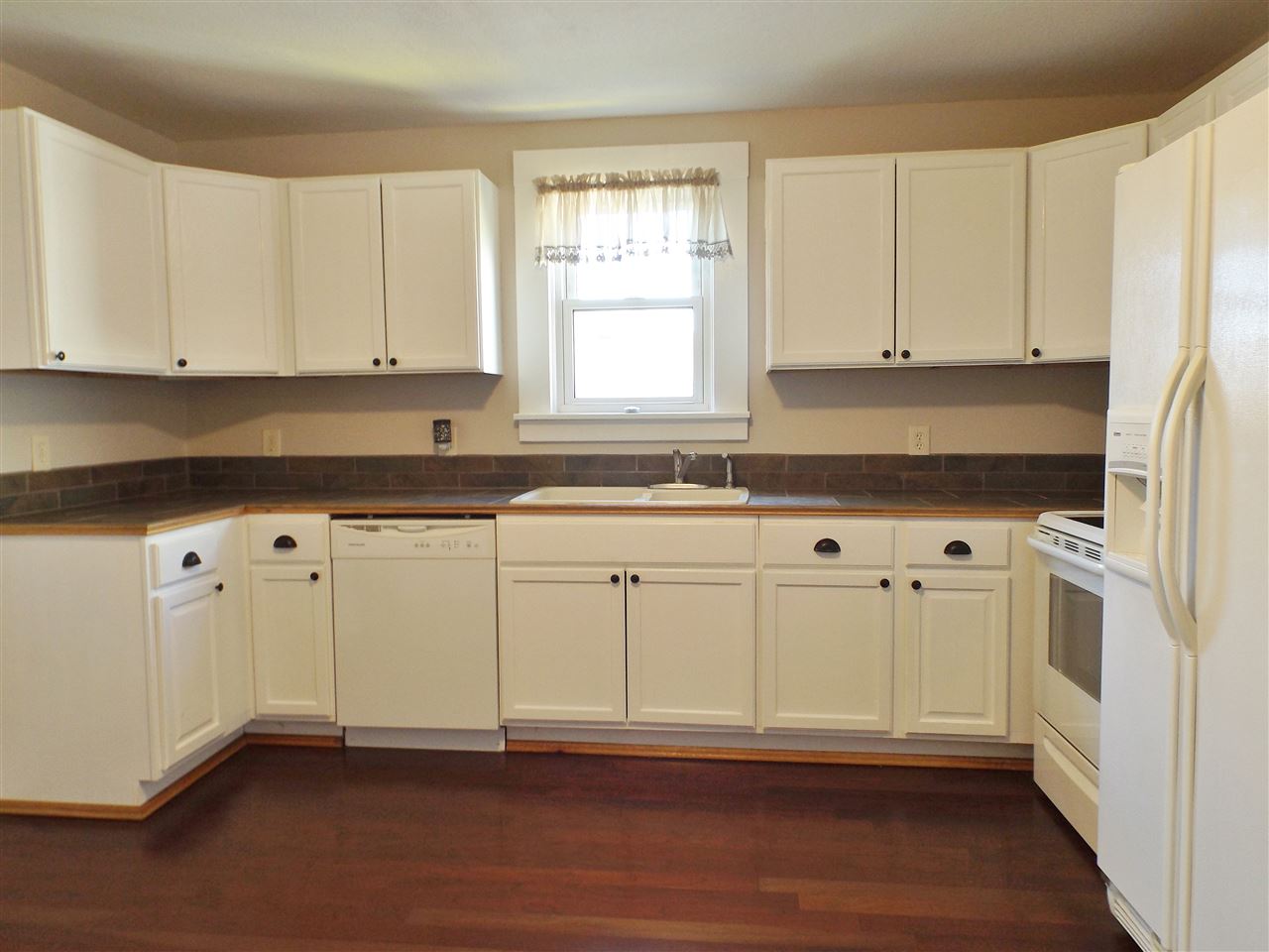 311 East Oak Street Butler, IN 46721 - Photo 4 of 25