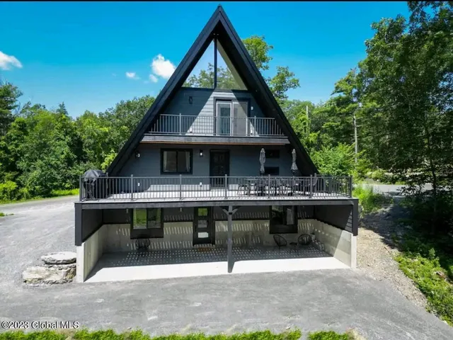 $925,000 | 686 Green Lake Road, Athens, NY 12414