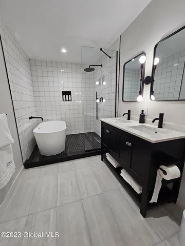 $925,000 | 686 Green Lake Road, Athens, NY 12414